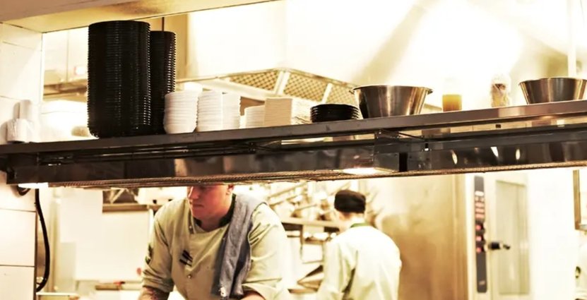 Besöksnäringen skriker efter restaurangpersonal och Gröna Lund är inget undantag. För att möta behovet startar nöjesparken nu en egen restaurangskola. Foto: Gröna Lund