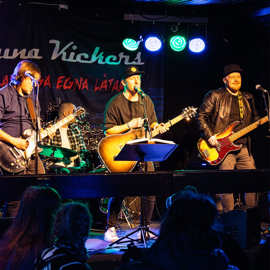 Kkiruna Kickers is playing live