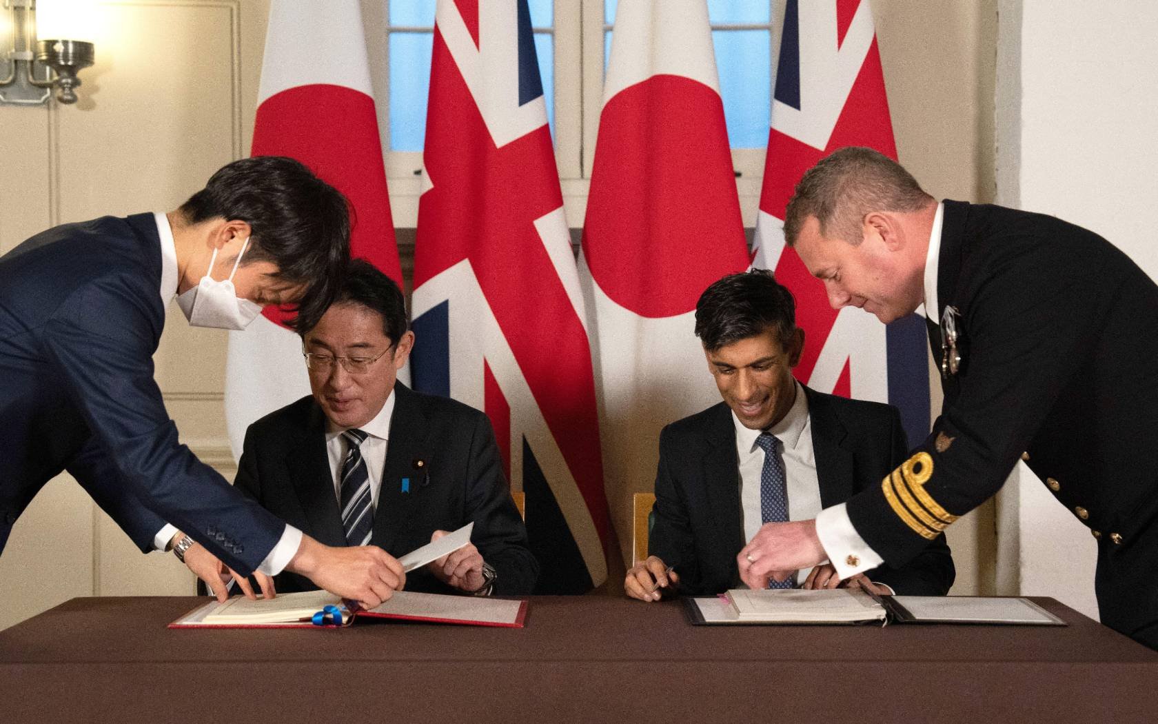 Rishi Sunak and Fumio Kishida at the Tower of London, signing a UK-Japan defence agreement