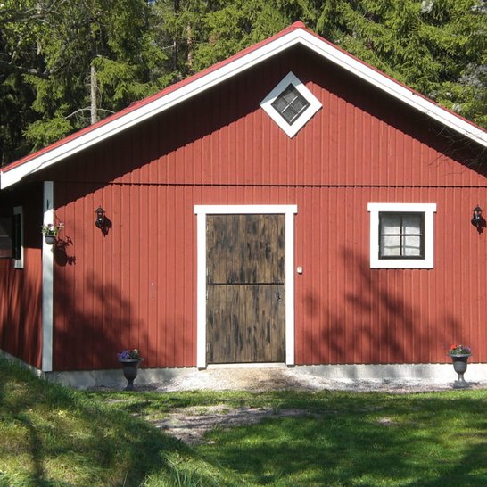 Rött litet stall