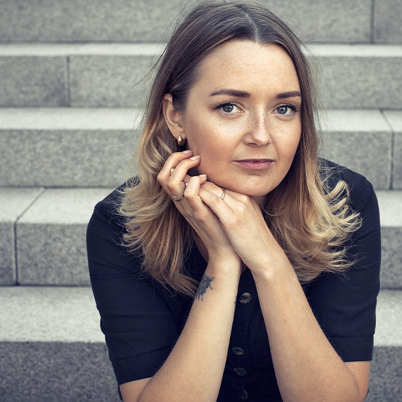 Elin Persson: ”Jag ville skriva en nära berättelse bortom flyktingpolitiken”