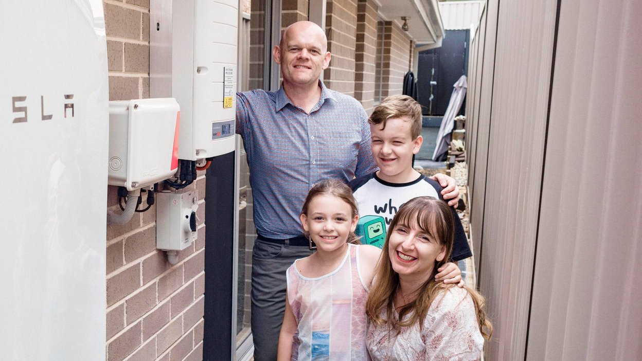 Familjen Pfitzner i Australien var bland de första att få sin Powerwall. Foto: Hugo Sharp Photography