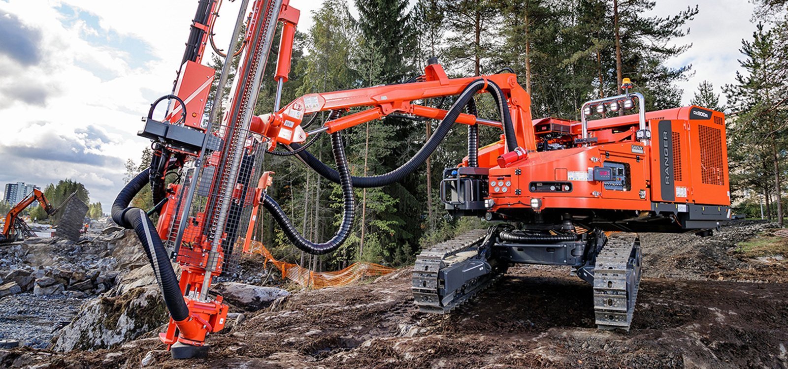 <p>The non-cabin Ranger DXR drill rigs flourish on unstable benches and deep cuts typical to applications such as road and railroad construction, foundation drilling, trenching and pipeline contracts.</p>