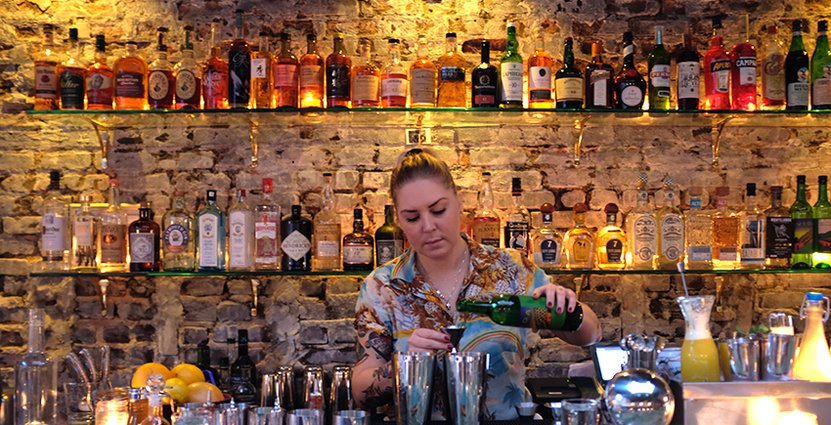 I Sverige kan vi bli bättre på service, tycker New York-baserade<br />
 bartendern Madeleine Rapp. Foto: Leyna Chiang