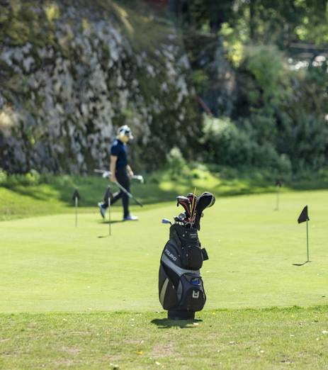 Spela golf i Ågesta