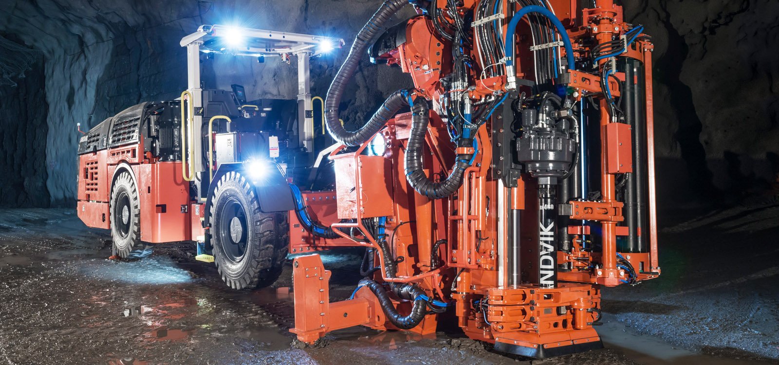 <p>The new Sandvik DU412i drill rig has extensive automation options.</p>