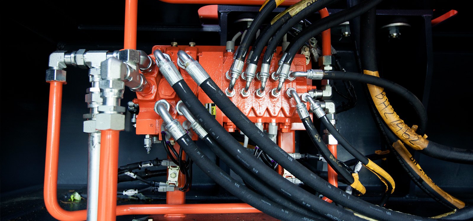 为了符合未来四级排放控制要求，山特维克DR481i所使用的动力系统是基于下一代1,118千瓦时的康明斯QSK50柴油发动机。