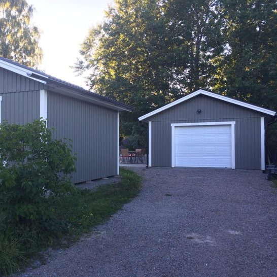 Garage- och förrådsbyggnad