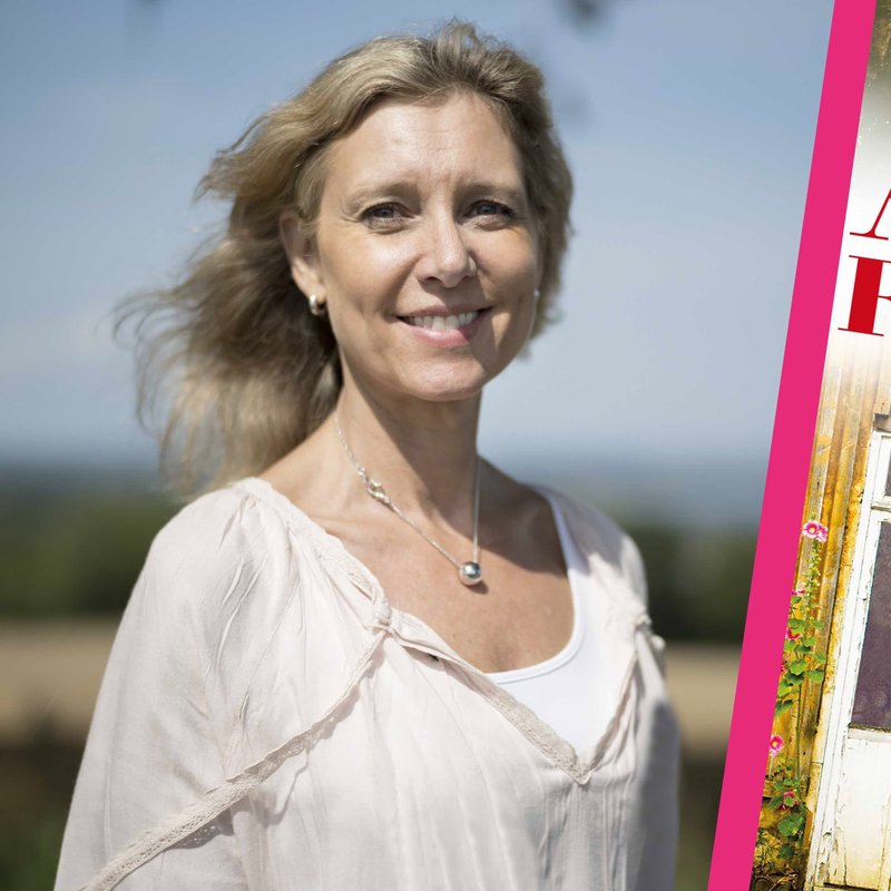 Succéförfattaren Anna Fredriksson: ”Att vara barn till en politiskt driven person var inte alltid roligt”