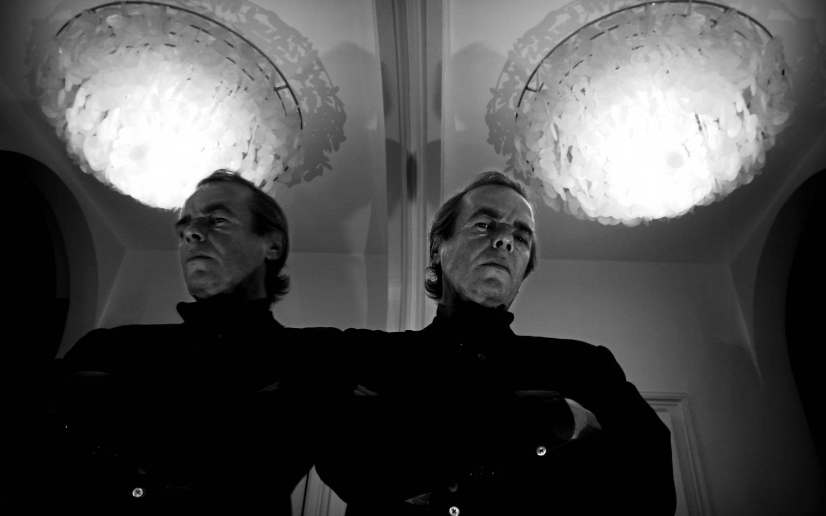 Author Martin Amis at home. Photographed by David Sandison.