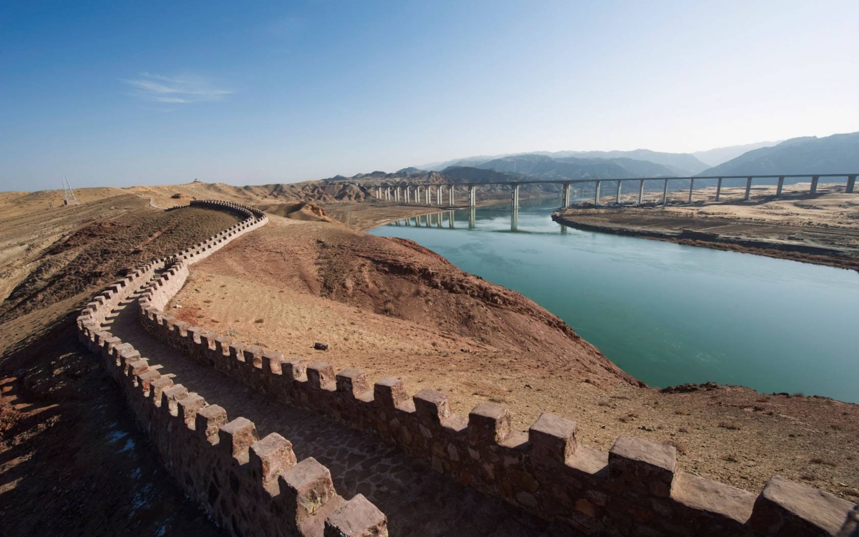 The Great Wall of China and the Yellow River in the Tengger desert at Shapotou near Zhongwei, Ningxia Province, China