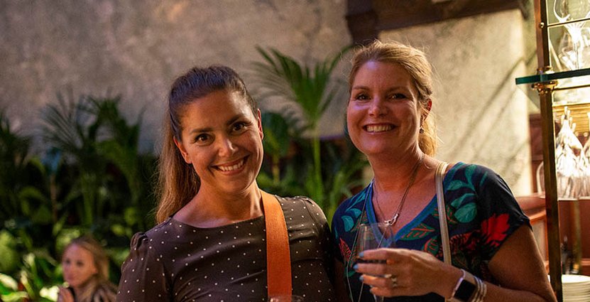 Kocken och företagaren Leila Lindholm och Evelina Sande. Foto: Carla Lomakka