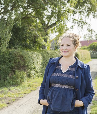 Hur mycket får man skämta om psykisk ohälsa? Emmy Abrahamsson vet.