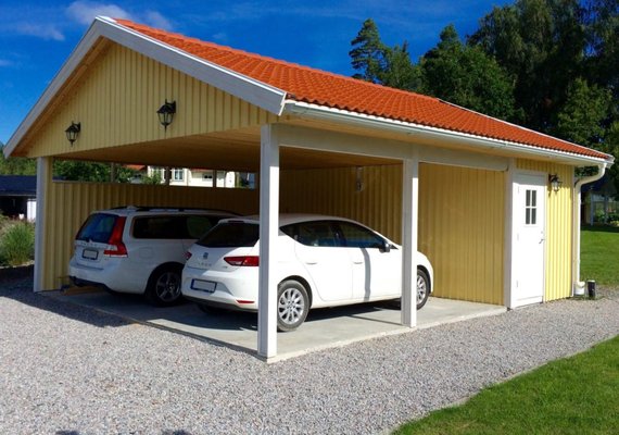 Carport för två bilar och förråd