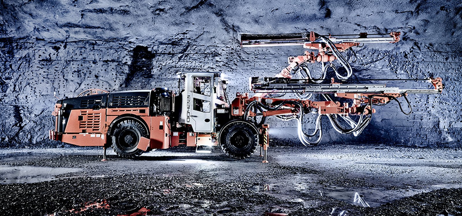 The Sandvik DD422i drill rig offers a wide range of new features to improve excavation of tunnels in hard rock mines.