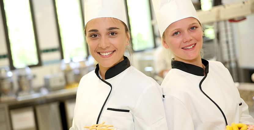 Eleverna på hotell- och restaurangprogrammen går emot trenden och minskar sitt företagande.  Foto: Colourbox 