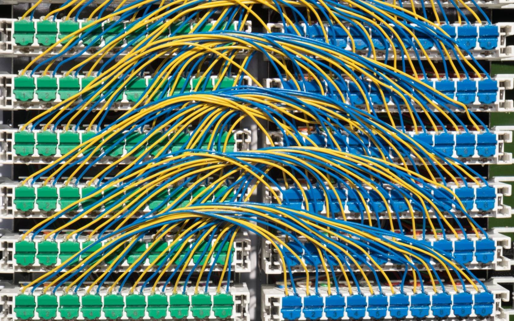 Wiring for broadband cabinet.