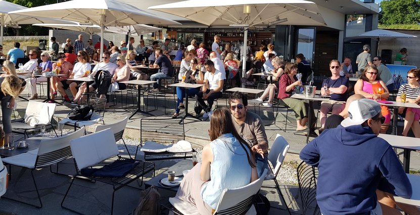 I Stockholm stad finns omkring 2 000 uteserveringar som i år får ha öppet längre. Foto: Besöksliv