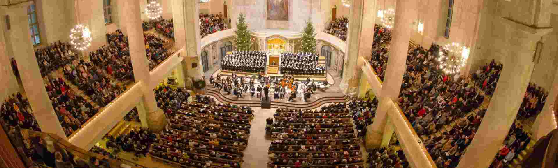 A performance of Bach's Christmas Oratorio in Dresden.