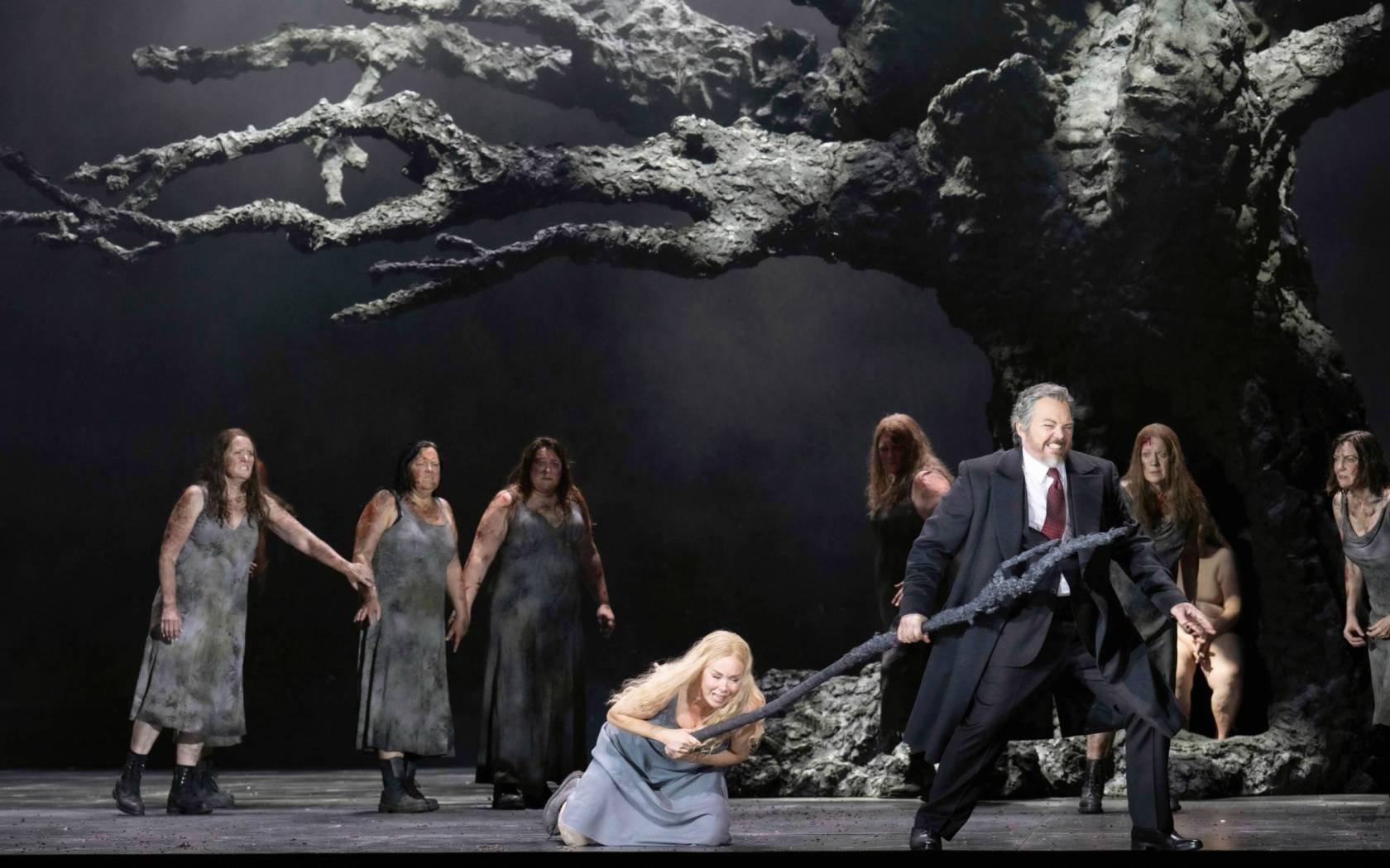 Elisabet Strid and Christopher Maltman in Die Walküre, performed at London's Royal Opera House (2025).