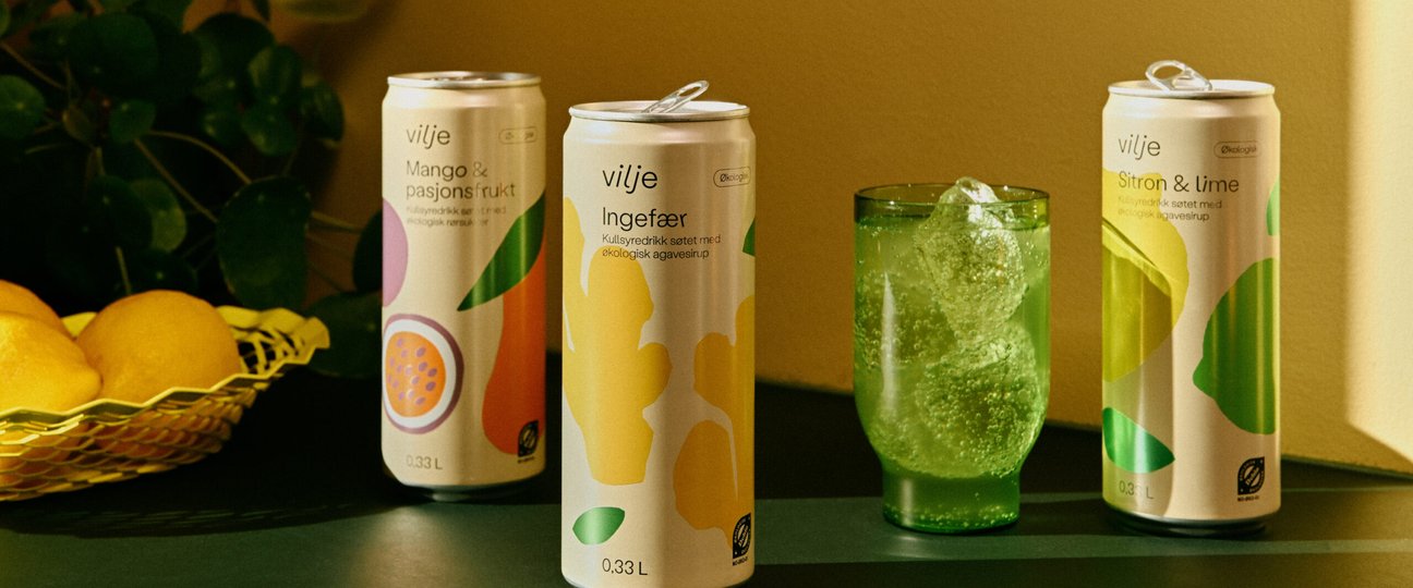 Vilje sine drikkeprodukter på en kjøkkenbenk.