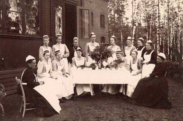 Kafferep utanför Sköterskehemmet, 1891-1892.