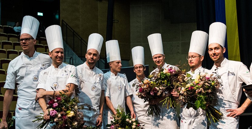De åtta ska tävla med fem vegetariska smårätter. 