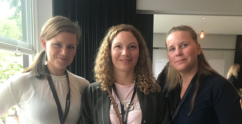 Tre svenska kökschefer på Freja Symposium i Köpenhamn:<br />
Elvira Lindqvist, Sofia B Ohlsson, och Frida Nilsson. Foto: Anna Norström