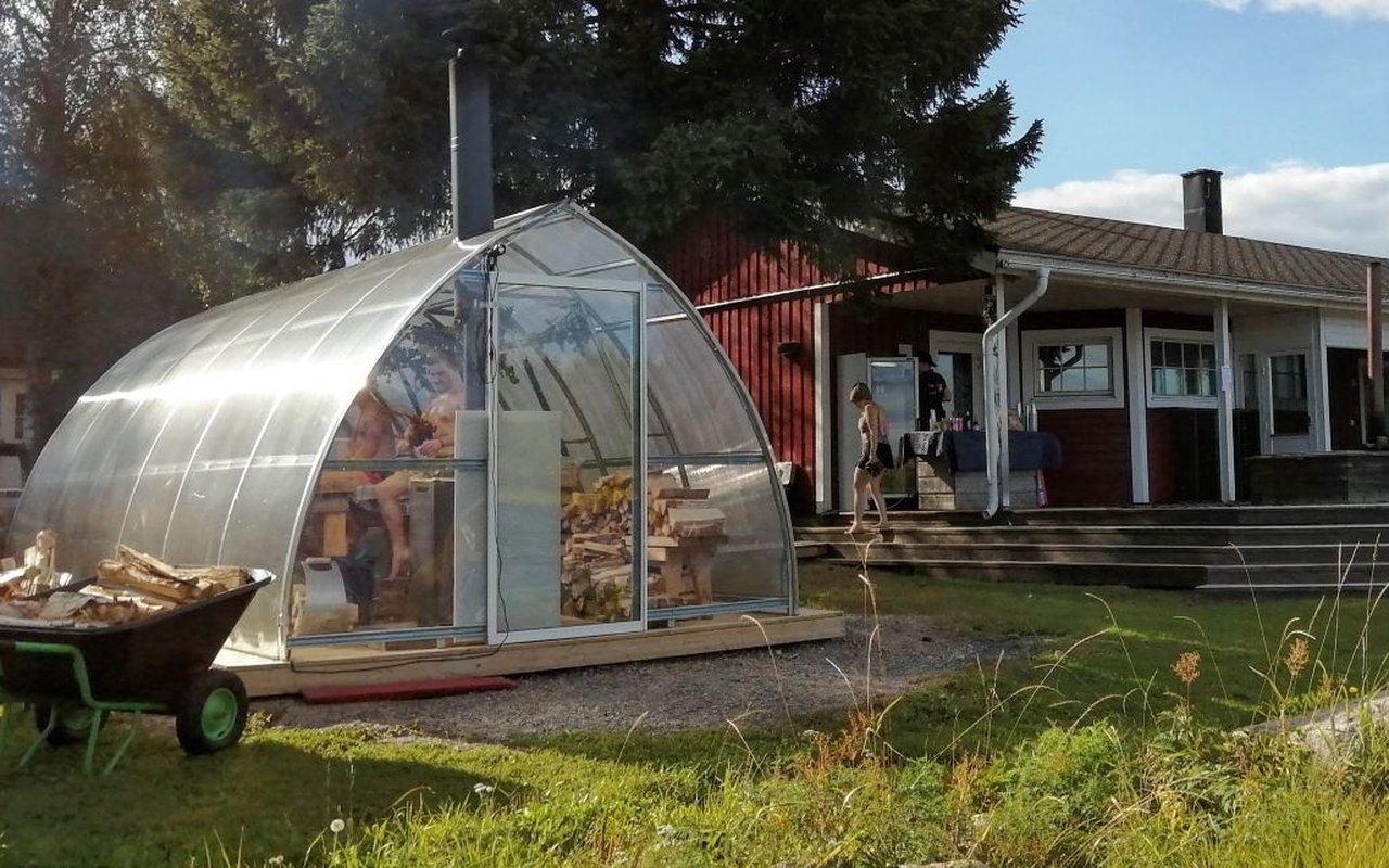 Pirtis Greenhouse sauna in Kukkolaforsen