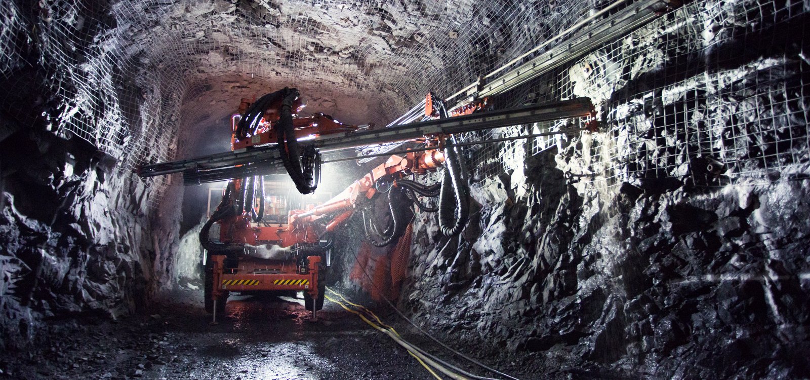 Goldcorp depends on Sandvik DD422iE electric jumbos to develop the access ramp.