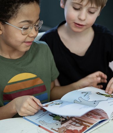 9 böcker som visar pirriga barn hur det går till i skolan