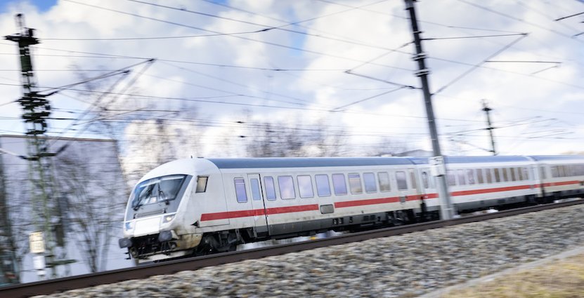 Med höghastighetståg skulle det ta två timmar att åka mellan Stockholm och Göteborg. 