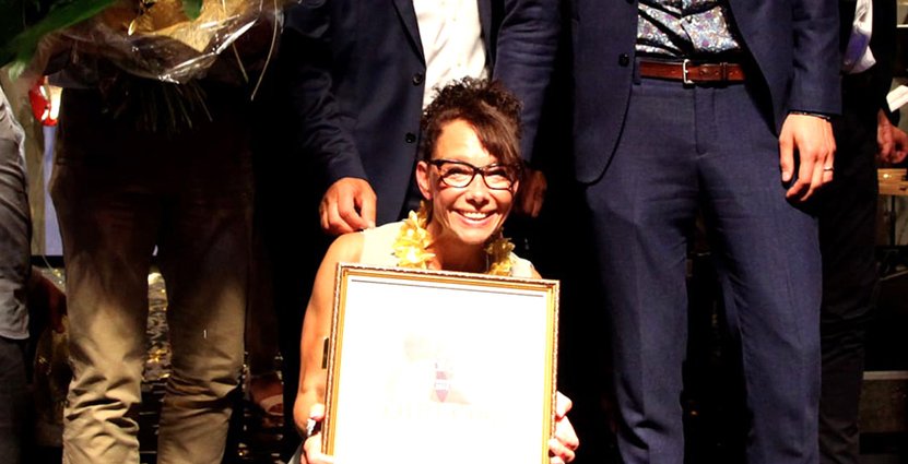 Marianne Lind, Linköpings kommun tar emot diplom för Årets Stadskärna. Foto: Svenska Stadskärnor