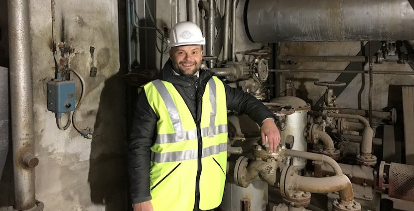 Detektivjakt bland ångpannor och turbiner. The Steam Hotels vd Kai Pasma leder jakten att hitta historien bakom människorna som arbetade på ångkraftverket i Västerås som nu blir hotell. Här vid ångpanna 11, vid ingången till hotellets framtida lobby. 