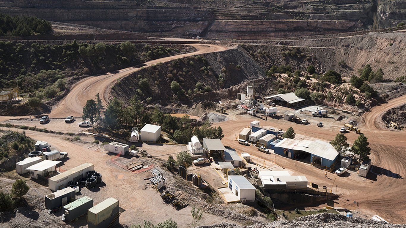 <p>Para explotar el mineral de alta calidad en el pilar de corona de Pinos Altos, la Sandvik DL411 fue la mejor solución.</p>
