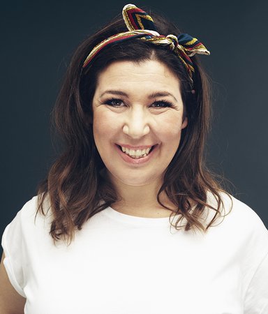 Hon tar död på mammamyterna i ny roman: ”Man är inte så jäkla lycklig hela tiden”