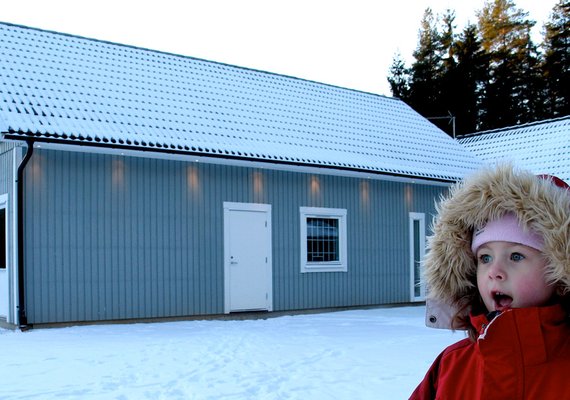 Big shed with one access door for oversized storage