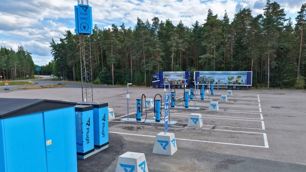Finska laddoperatören Plugit etablerar sig nu i Sverige.