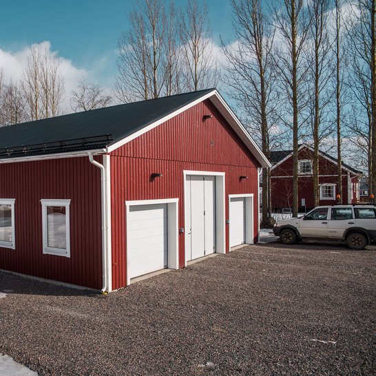 Maskinhall med 3 portar på gaveln