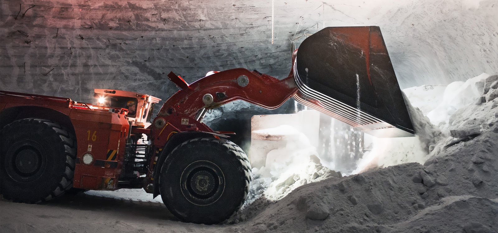 <p>Sandvik LH621 loaders with a bucket size of 14 cubic metres enable the Bernburg mine to move 21 tonnes of salt per bucket.</p>
