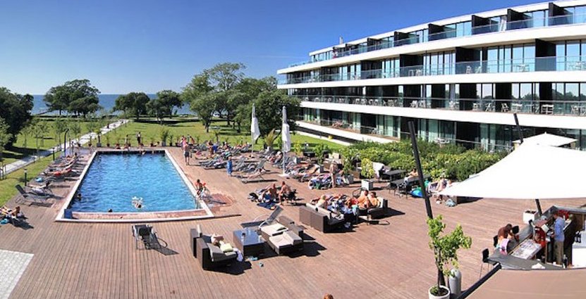 Shervin Razani och Bo Fuglsang tog över Novi Resort förra hösten och nu gör de sig redo för sin Almedalspremiär. De har bland annat förberett sig genom att ta in 20 personer i extrapersonal. 