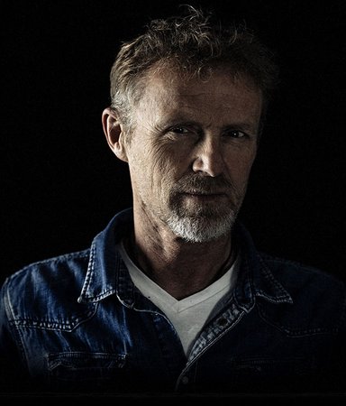 Rocksångaren som sadlade om – möt kriminalförfattaren Jo Nesbø