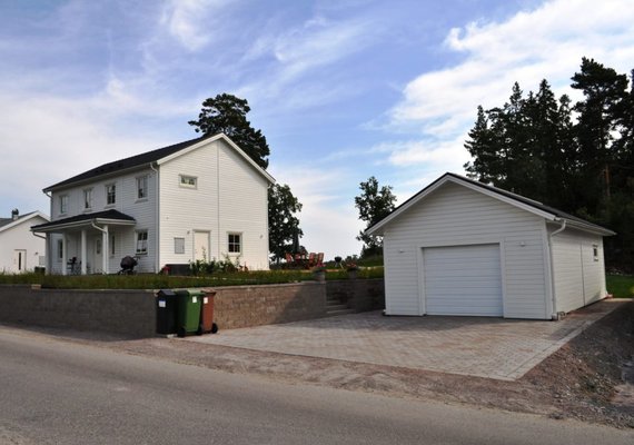 House matching all white garage