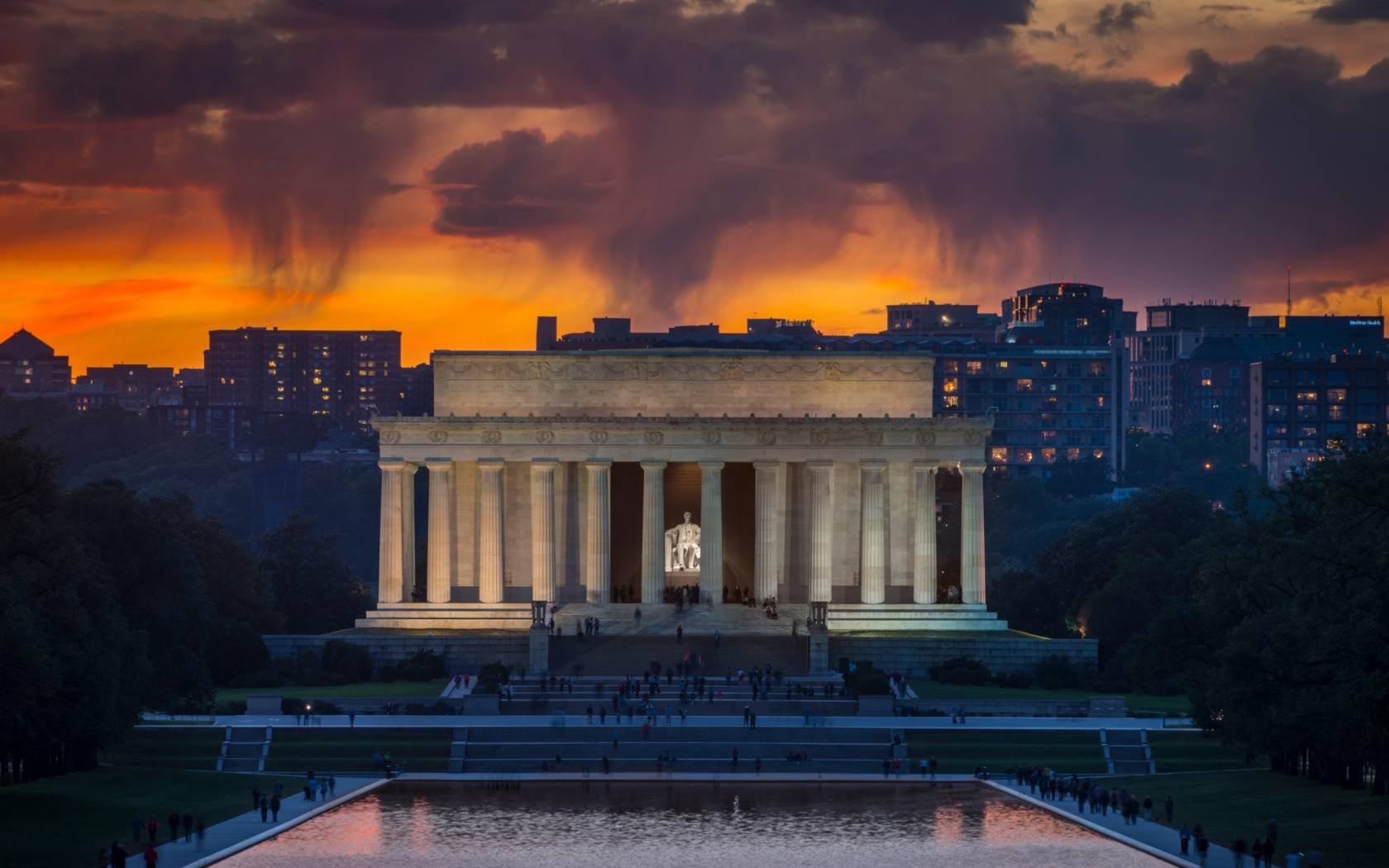 Sunset at the Lincoln Memorial in Washington DC.