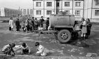 Russians queue for milk in St Petersburg, 1990s. Credit: Janine Wiedel Photolibrary