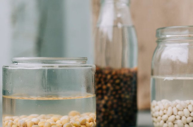 Blötlägg och tillaga torra baljväxter