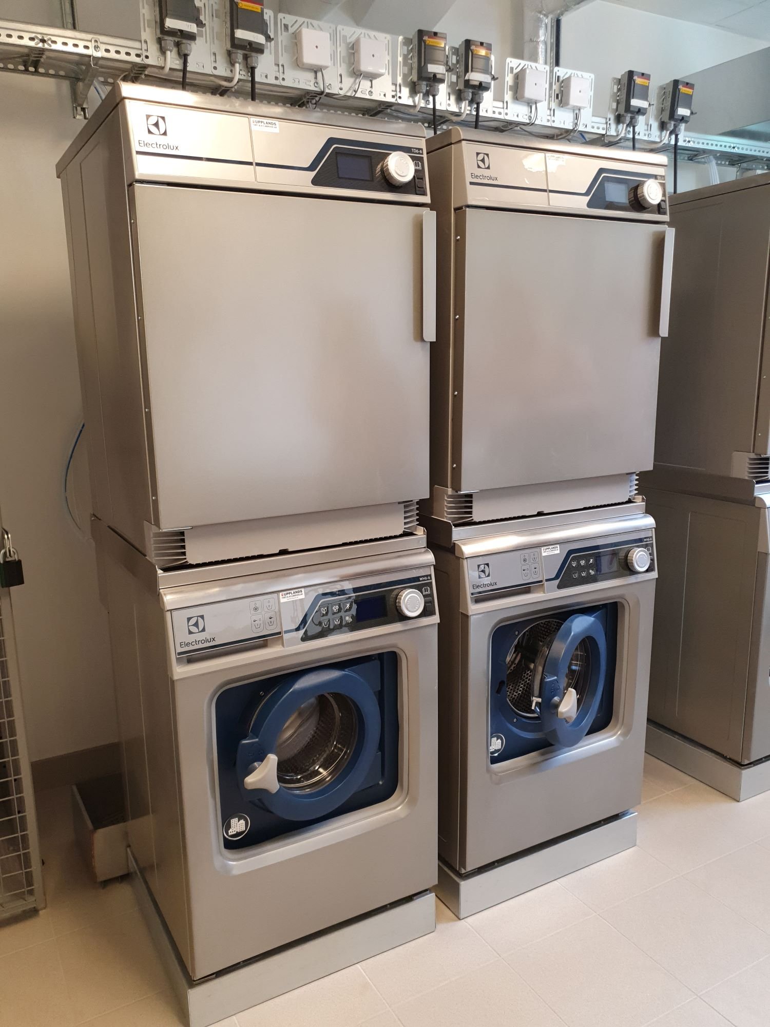 Close up of two laundry machines and two dryers.