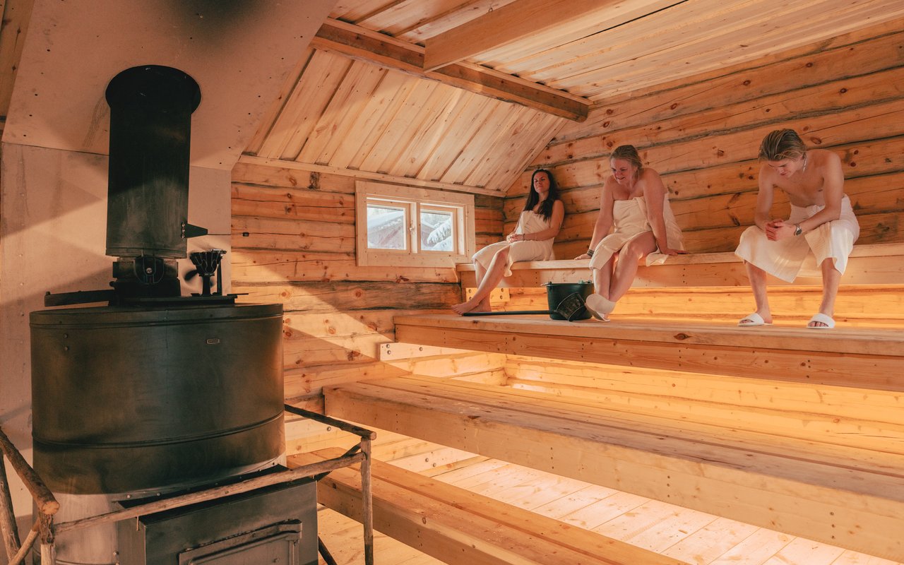 Personer i BYA bastun i Kukkolaforsen