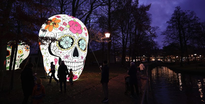 Upplysta skallar. På senhösten har inte Örebro konkurrens<br />
varken av stränder, skidbackar eller ens trädgårdspyssel.  Foto: Örebrokompaniet