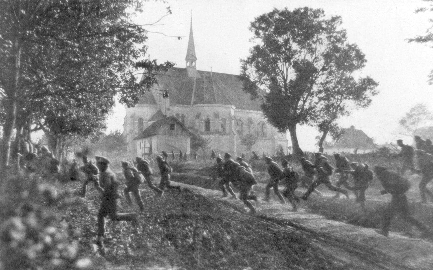 Russian soldiers retreating in Ternopil, Ukraine, during the First World War.